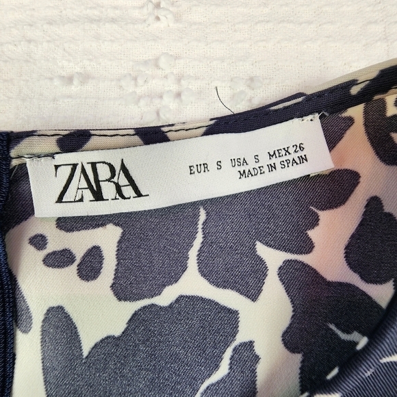 Zara Blue and White Floral Bell Sleeve Dress Size Small - Picture 4 of 9